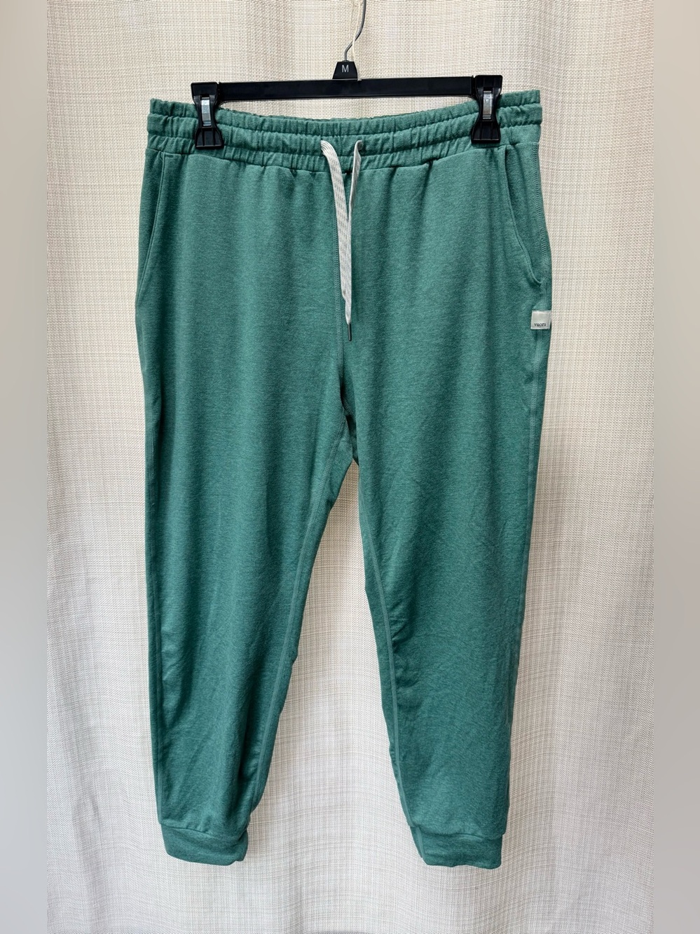 Vuori Performance Jogger Green Heather DreamKnit Sweatpants Sz M Athleisure Gym